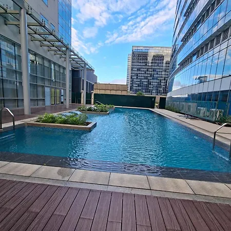 Mysuites2Go 6S Uptown Parksuites T2